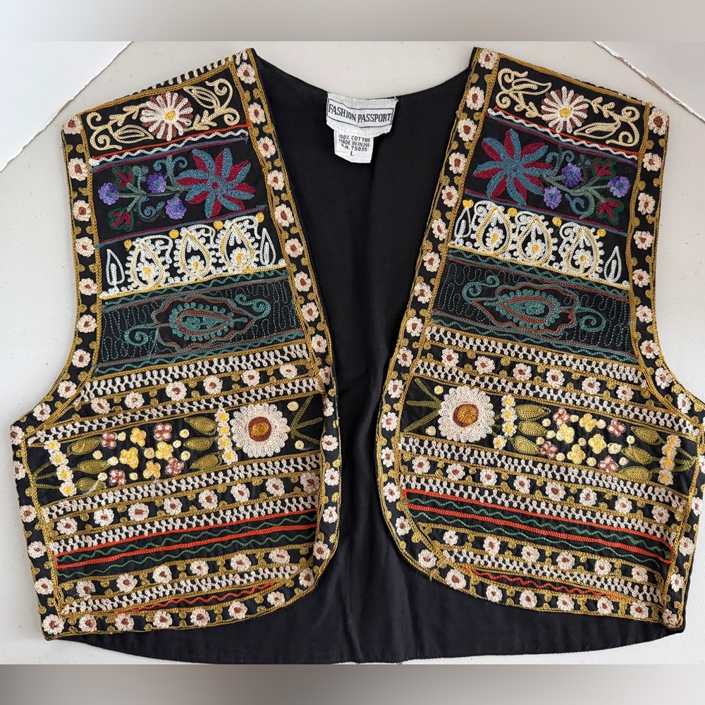 🖤🌼FASHION PASSPORT Black Embroidered Bolero Vest